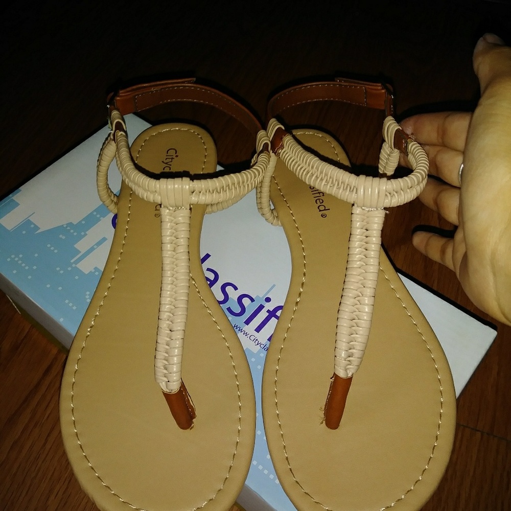 Sandles - Picture 2 of 2